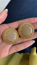 Load image into Gallery viewer, Vintage Beige Chunky Round Earrings