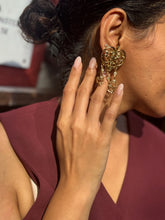 Load image into Gallery viewer, Vintage Baroque Heart Dangler Earrings