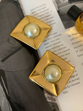 Load image into Gallery viewer, Vintage Art Deco Style Chunky Square Pearl Earrings