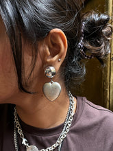 Load image into Gallery viewer, Vintage Silver Sparkle Heart Earrings