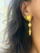 Load image into Gallery viewer, Vintage Carolee Heart Pearl Earrings