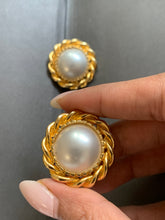 Load image into Gallery viewer, Vintage Twisty Rope Pearl Round Earrings