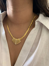 Load image into Gallery viewer, Vintage Ribbed Diamond Croissant Necklace