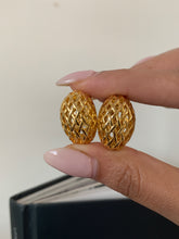 Load image into Gallery viewer, Vintage Gold Egg Shell Earrings