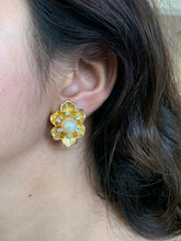 Load image into Gallery viewer, Vintage Flower Pearl Earrings