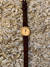 Load image into Gallery viewer, Vintage Gucci G Leather Watch