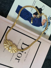 Load image into Gallery viewer, Vintage Pearl Bow Choker Necklace