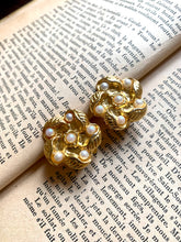 Load image into Gallery viewer, Vintage Gold Pearl Flower Earrings