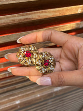 Load image into Gallery viewer, Vintage Red Stone Flower Pearl Earrings