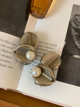 Load image into Gallery viewer, Vintage Silver Leaf Earrings
