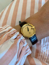 Load image into Gallery viewer, Vintage Gucci G Leather Watch