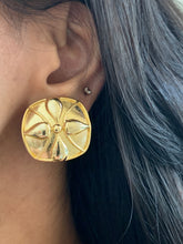 Load image into Gallery viewer, Vintage Gold Block Petal Earrings