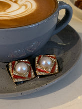 Load image into Gallery viewer, Vintage Pearl Pyramid Earrings