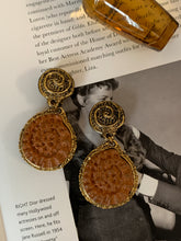 Load image into Gallery viewer, Vintage Shell Earrings