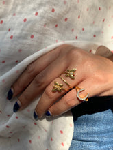 Load image into Gallery viewer, Horse Shoe Pinky Ring