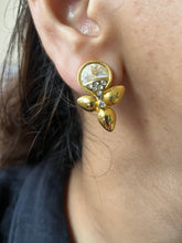 Load image into Gallery viewer, Vintage Upside down Clover Earrings