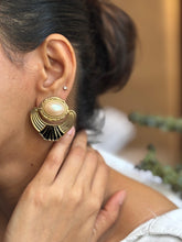 Load image into Gallery viewer, Vintage Gold &amp; Black Art Deco Pearl Earrings