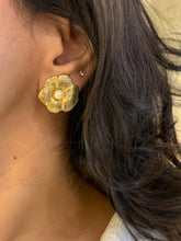 Load image into Gallery viewer, Vintage Matte Gold Pearl Rose Earrings