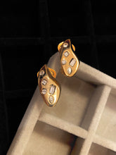 Load image into Gallery viewer, Vintage Diamond Studded Earrings