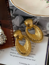 Load image into Gallery viewer, Vintage Gold Hammered Oval Loop Dangler Earrings