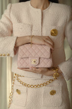 Load image into Gallery viewer, Vintage Chanel Chunky Chain Belt