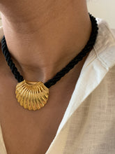 Load image into Gallery viewer, Vintage Golden Shell Necklace