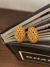 Load image into Gallery viewer, Vintage Gold Egg Shell Earrings