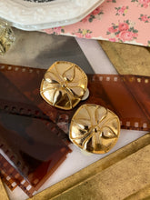 Load image into Gallery viewer, Vintage Gold Block Petal Earrings