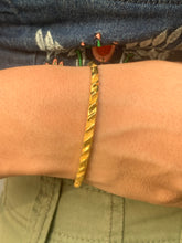 Load image into Gallery viewer, Spiral Cuff