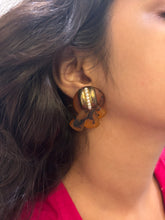 Load image into Gallery viewer, Vintage Faux Tortoise Shell Pearl Earrings