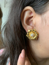 Load image into Gallery viewer, Vintage Flower Pearl Earrings