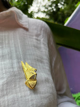 Load image into Gallery viewer, Vintage Sail Brooch