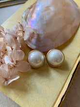 Load image into Gallery viewer, Vintage Mini Pearl Studs