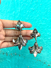 Load image into Gallery viewer, Vintage Dauplaise Fleur De Lis Silver Earrings
