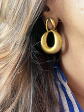 Load image into Gallery viewer, Vintage Gold Link Earrings