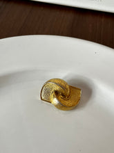 Load image into Gallery viewer, Vintage Gold Swirl Brooch