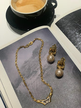 Load image into Gallery viewer, Vintage Agatha Link Pearl Earrings