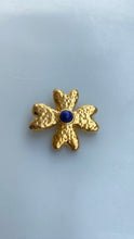 Load image into Gallery viewer, Vintage Blue Stone Flora Brooch