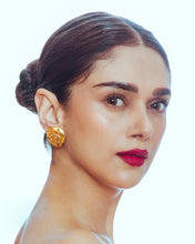 Load image into Gallery viewer, Vintage Chanel Molten Gold CC Earrings