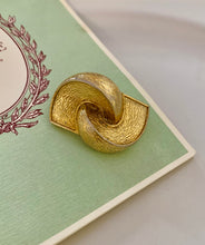 Load image into Gallery viewer, Vintage Gold Swirl Brooch