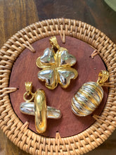 Load image into Gallery viewer, Vintage Mixed Metal Shell Pendant